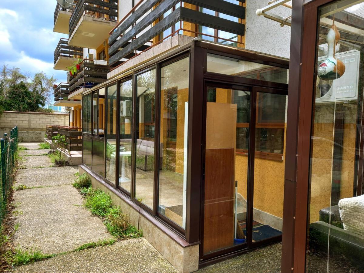 Lovely Nest With Glass Veranda Golden Sands Exterior photo